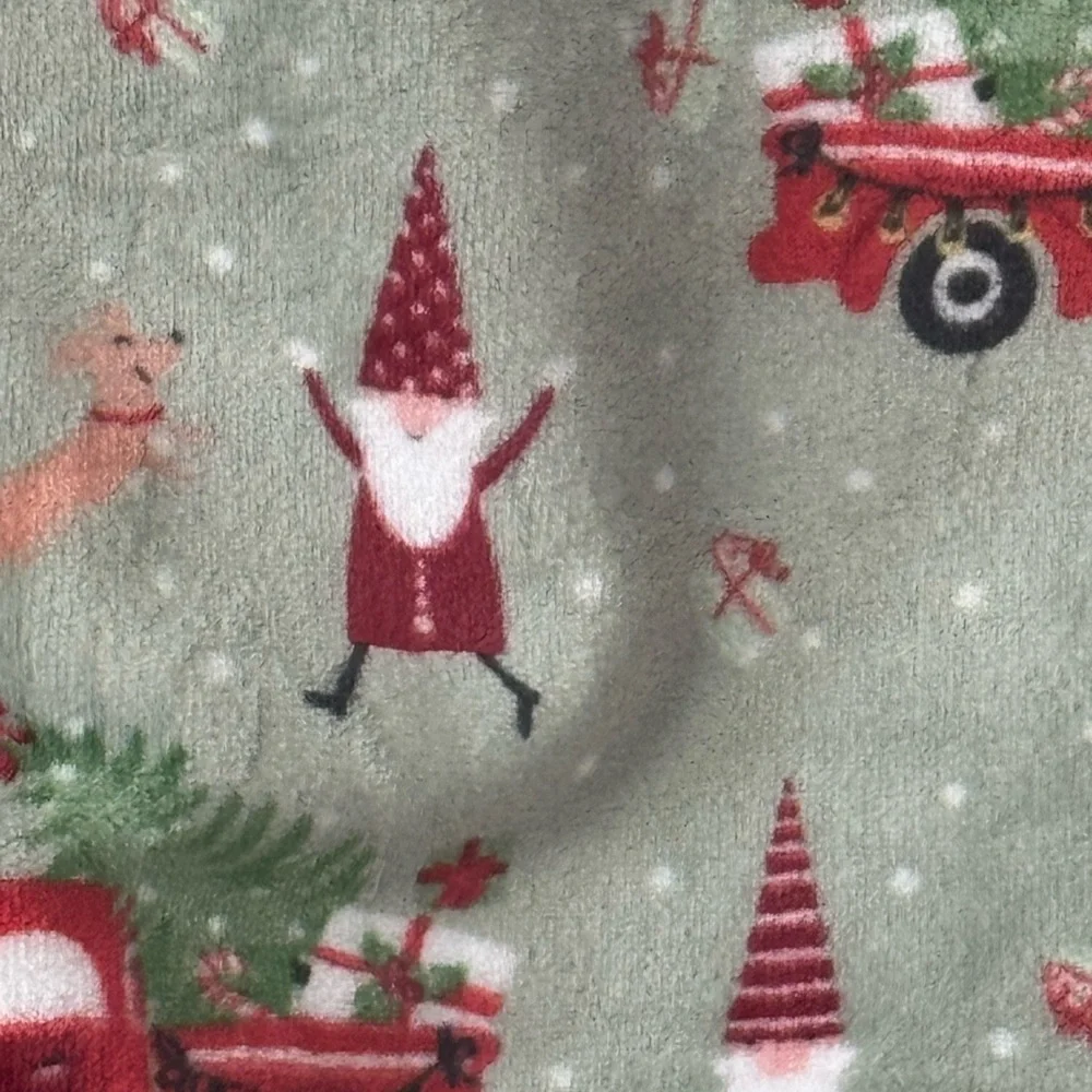 BERKSHIRE CHRISTMAS HOLIDAY THROW BLANKET W/ SANTA DOGS TRUCKS TREES PRESENTS